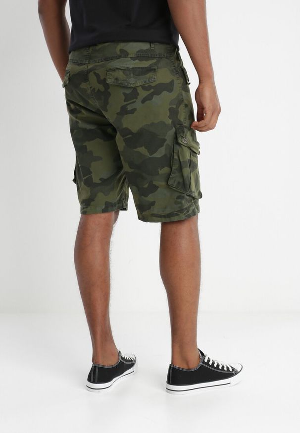 Born2be - Zielone Szorty Delile. Kolor: zielony. Materiał: bawełna, materiał. Wzór: aplikacja, moro