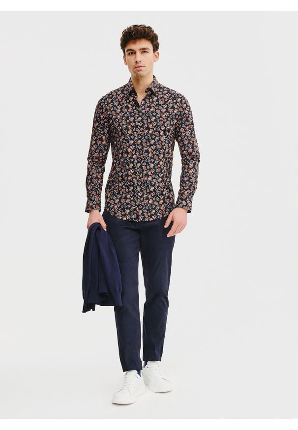 Pako Lorente - PAKO LORENTE – Czarna koszula męska w kwiaty. Kolor: czarny. Materiał: elastan, bawełna. Długość rękawa: długi rękaw. Długość: długie. Wzór: kwiaty