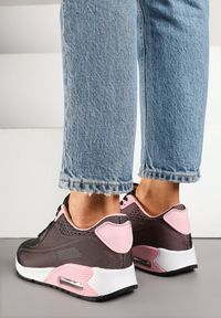 Renee - Czarno-Różowe Buty Sportowe Sneakersy Ozdobione Przezroczystą Wstawką Zalitea. Okazja: na co dzień. Zapięcie: sznurówki. Kolor: czarny. Materiał: jeans. Wzór: aplikacja