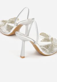Born2be - Srebrne Sandały na Szpilce z Transparentnym Paskiem i Kokardką z Cyrkoniami Celesti. Okazja: na imprezę. Zapięcie: pasek. Kolor: srebrny. Obcas: na szpilce. Styl: klasyczny #5