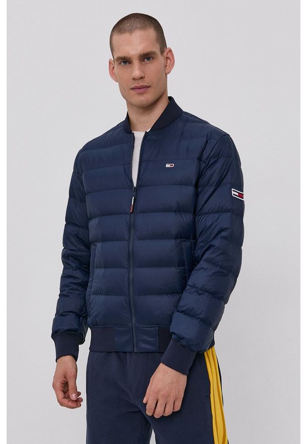 Tommy Jeans - Kurtka bomber puchowa. Okazja: na co dzień. Kolor: niebieski. Materiał: puch. Styl: casual