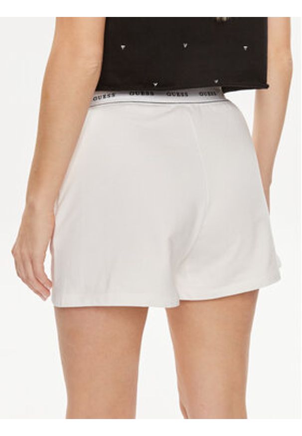 Guess Szorty piżamowe Carrie O4GD02 KBS91 Biały Loose Fit. Kolor: biały. Materiał: bawełna