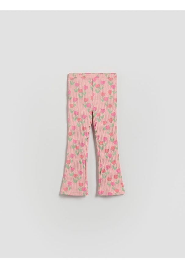 Reserved - Prążkowane legginsy - różowy. Kolor: różowy. Materiał: prążkowany