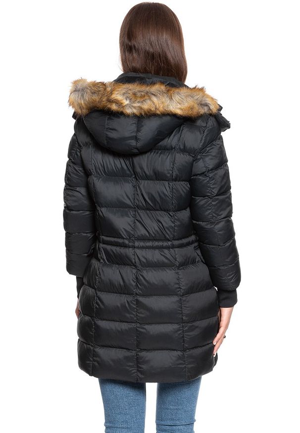 Mustang - DAMSKA KURTKA ZIMOWA MUSTANG Heidi H Longparka CAVIAR 1008260 4132. Materiał: guma, jeans, wełna, tkanina, poliamid, futro. Długość: krótkie. Wzór: aplikacja. Sezon: zima. Styl: retro, elegancki