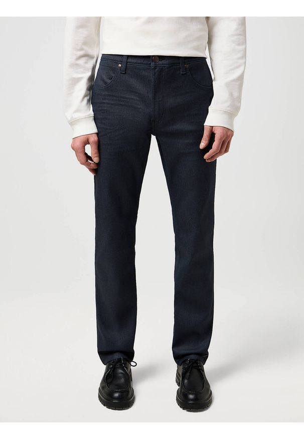 Wrangler - MĘSKIE SPODNIE WRANGLER GREENSBORO INDIGO COATED 112370719