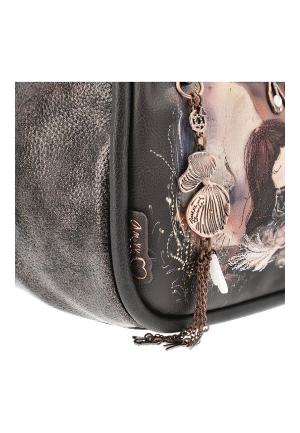 Brązowa Zgrabna Damska Torebka Anekke. Kolor: brązowy. Wzór: aplikacja, napisy. Materiał: zdobione. Rodzaj torebki: na ramię