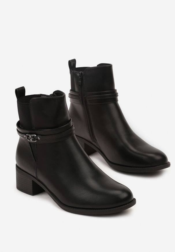 Born2be - Czarne Botki Sztyblety z Metalicznymi Ozdobami Falavela. Okazja: na co dzień. Zapięcie: zamek. Kolor: czarny. Wzór: aplikacja. Styl: casual, elegancki