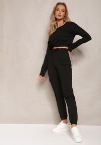 Renee - Czarny Komplet Dresowy Bluza Cropped i Spodnie z Kieszeniami Cargo Xerlesa. Kolor: czarny. Materiał: dresówka