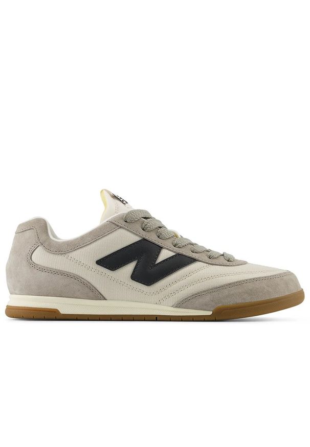 Buty New Balance URC42PMB - beżowe. Kolor: beżowy. Materiał: materiał, skóra, syntetyk, guma. Szerokość cholewki: normalna