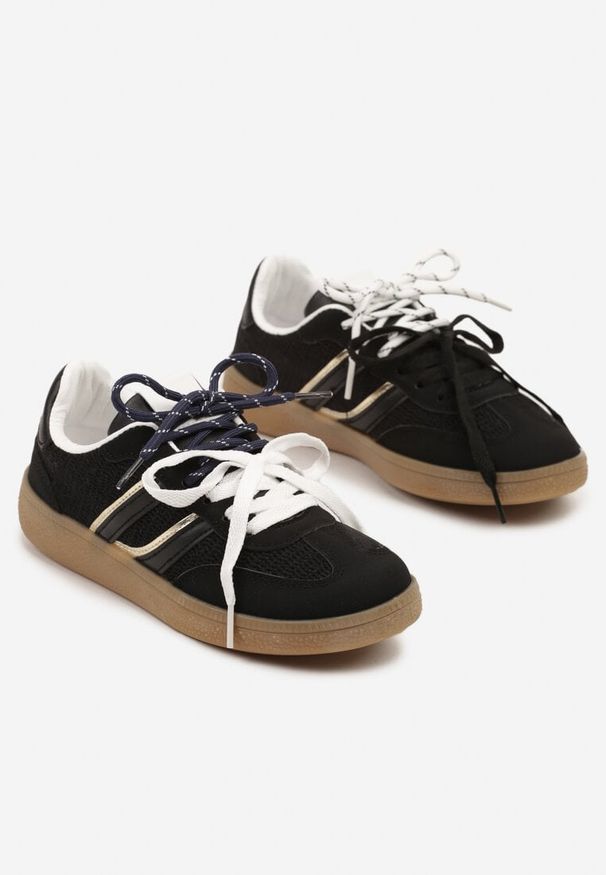 Renee - Czarne Sneakersy z Geometrycznymi Paskami i Podwójnym Wiązaniem Florlevi. Okazja: na co dzień. Zapięcie: pasek. Kolor: czarny. Wzór: geometria