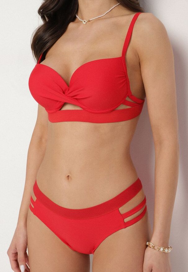 Born2be - Czerwone Bikini Biustonosz z Wiązaniem i Majtki Figi Zdobione Wycięciami Kinelena. Kolor: czerwony. Materiał: len. Wzór: aplikacja