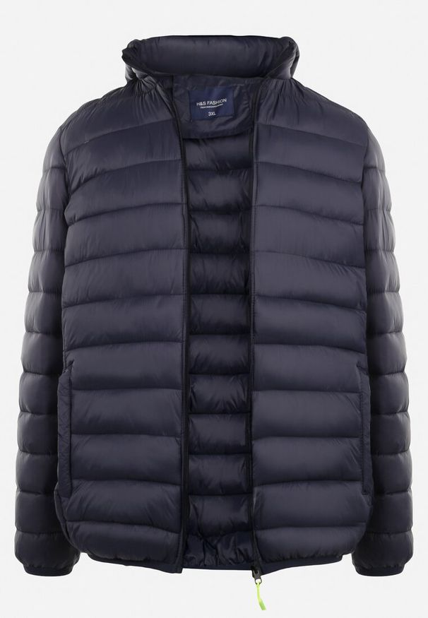 Born2be - Granatowa Kurtka Pikowana Melliala. Okazja: na co dzień. Kolekcja: plus size. Kolor: niebieski. Długość: długie. Wzór: gładki. Materiał: tkanina, jeans. Długość rękawa: długi rękaw. Sezon: zima, jesień. Styl: casual