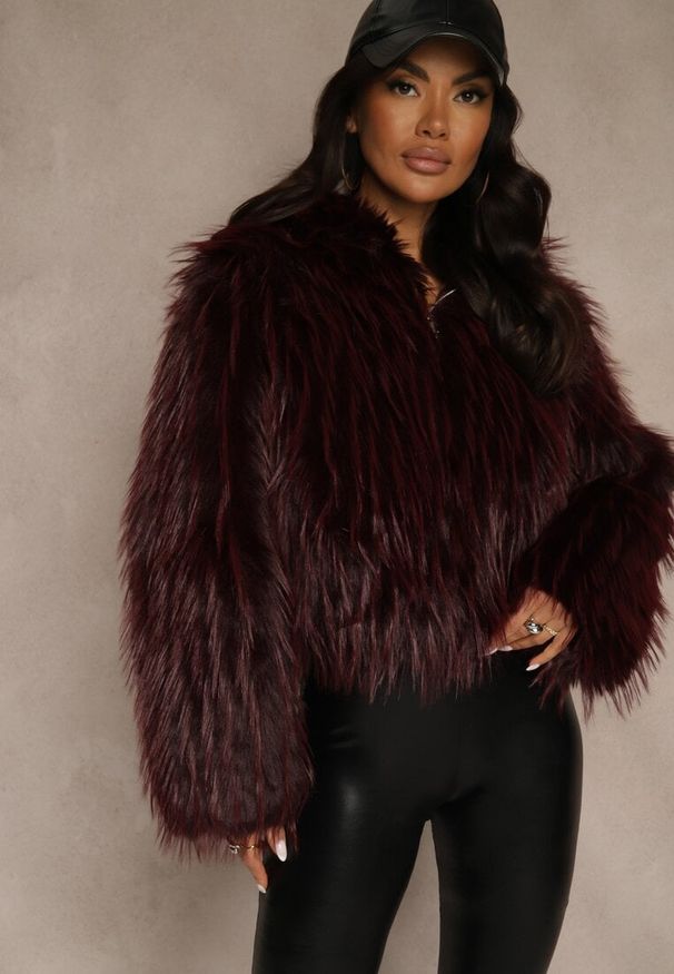 Renee - Bordowa Kurtka Futerko z Kapturem i Zapięciem na Suwak Zetora. Okazja: na co dzień. Typ kołnierza: kaptur. Kolor: czerwony. Materiał: futro. Wzór: gładki. Styl: casual, street