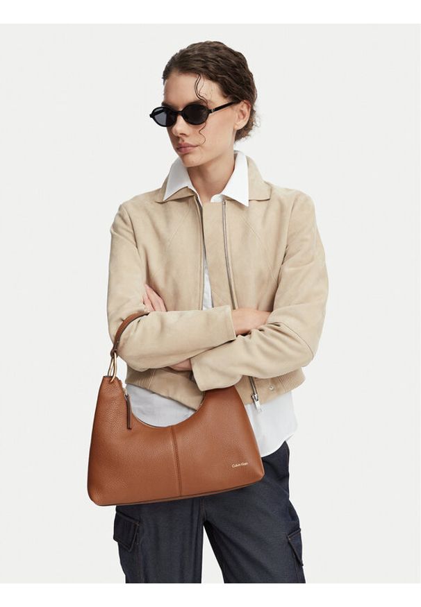 Calvin Klein Torebka Slouchy Leather Shoulder Bag LV04F3657G Zielony. Kolor: zielony. Materiał: skórzane