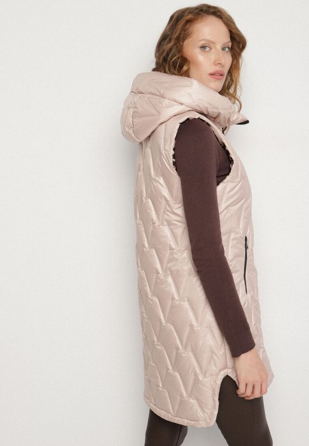 Born2be - Złoto-Różowa Dwustronna Pikowana Kamizelka z Kapturem Ennorwe. Okazja: na spacer, na co dzień. Typ kołnierza: kaptur. Kolor: złoty. Materiał: jeans. Sezon: jesień. Styl: casual, klasyczny