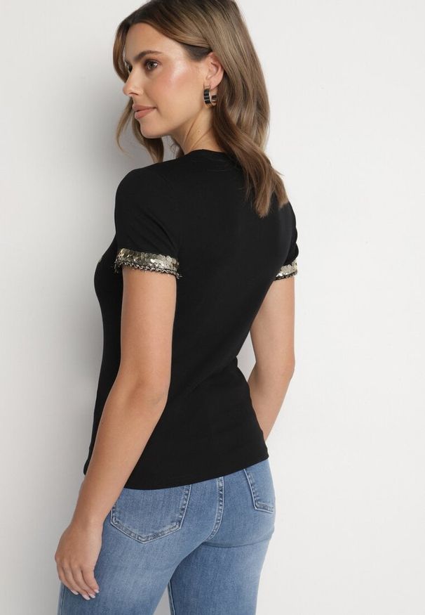 Born2be - Czarny Bawełniany T-shirt Ozdobiony Cyrkoniami Arilian. Okazja: na co dzień. Kolor: czarny. Materiał: bawełna. Wzór: aplikacja. Sezon: lato, wiosna. Styl: elegancki, casual