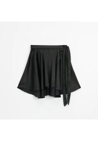 House - Satynowa spódnica mini z wiązaniem - Czarny. Kolor: czarny. Materiał: satyna