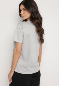 Born2be - Jasnoszary T-shirt z Ozdobnym Nadrukiem z Brokatem Tenesia. Okazja: na co dzień. Kolor: szary. Materiał: jeans, materiał. Wzór: nadruk. Styl: klasyczny, elegancki, casual
