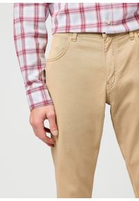 Wrangler - MESKIE SPODNIE MATERIALOWE WRANGLER GREENSBORO PLAZA TAUPE 112362345 #3