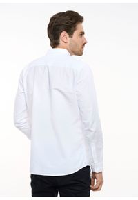 Ochnik - Klasyczna biała koszula męska. Okazja: na co dzień. Typ kołnierza: button down. Kolor: biały. Materiał: bawełna. Długość: długie. Styl: klasyczny #2