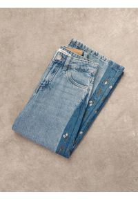 Reserved - Jeansy wide leg z haftem - niebieski. Kolor: niebieski. Wzór: haft