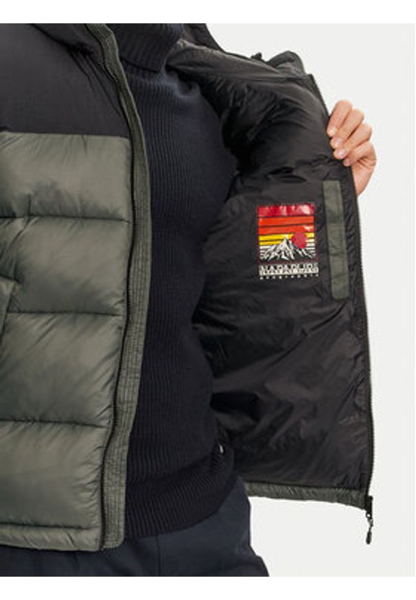 Napapijri Kurtka zimowa A-Hornelen NP0A4GLL Zielony Regular Fit. Kolor: zielony. Materiał: syntetyk. Sezon: zima