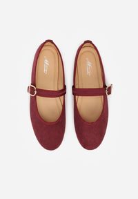 Renee - Bordowe Balerinki Mary Jane z Klamrą Zaurg. Okazja: na co dzień. Zapięcie: klamry. Kolor: czerwony. Materiał: jeans. Styl: klasyczny, casual, elegancki #4