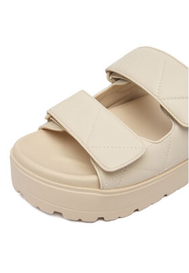 DeeZee Klapki CEO-R25SS09248 Écru. Kolor: kremowy. Materiał: skóra