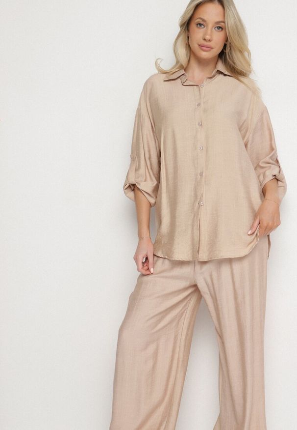 Born2be - Beżowy Komplet z Wiskozy Koszula i Spodnie Sesanila. Kolor: beżowy. Materiał: wiskoza. Wzór: kolorowy