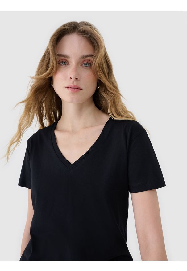 4f - 4F T-shirt oversize z modalem damski - czarny S. Okazja: na co dzień. Typ kołnierza: dekolt w serek. Kolor: czarny. Długość: krótkie. Wzór: gładki, ze splotem. Materiał: materiał, bawełna, jersey, dzianina. Długość rękawa: krótki rękaw. Sezon: lato. Styl: sportowy, klasyczny, casual