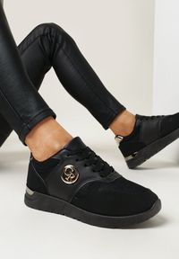 Born2be - Czarne Sneakersy z Metalicznymi Wstawkami Essme. Nosek buta: okrągły. Zapięcie: sznurówki. Kolor: czarny. Materiał: materiał. Obcas: na obcasie. Wysokość obcasa: niski
