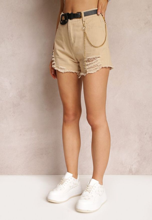 Renee - Beżowe Bawełniane Szorty High Waist z Paskiem z Odpinanym Łańcuszkiem Priseis. Okazja: na co dzień. Stan: podwyższony. Kolor: beżowy. Materiał: bawełna. Styl: wakacyjny, casual