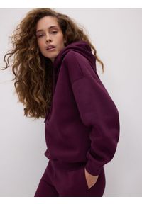 Reserved - Gładka bluza z bawełną - ciemnofioletowy. Kolor: fioletowy. Materiał: bawełna. Wzór: gładki #1