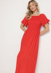 Born2be - Czerwona Bawełniana Sukienka o Kroju Hiszpanki z Elastyczną Górą Niloviria. Okazja: na co dzień. Typ kołnierza: dekolt hiszpanka. Kolor: czerwony. Materiał: bawełna. Długość rękawa: krótki rękaw. Styl: casual, klasyczny #4