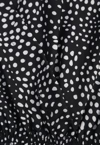 Born2be - Czarna Sukienka Kepherine. Okazja: na co dzień, na spacer. Kolor: czarny. Długość rękawa: krótki rękaw. Typ sukienki: kopertowe. Styl: elegancki, casual #2