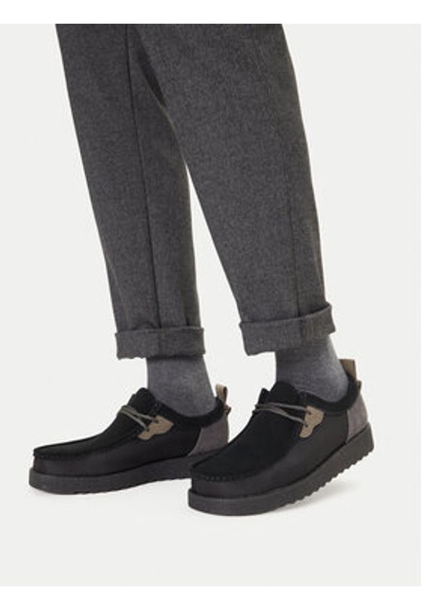 Clarks Półbuty Wallabee 26181387 Czarny. Kolor: czarny. Materiał: skóra