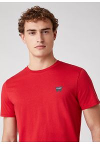 Wrangler - WRANGLER SS SIGN OFF TEE MĘSKI T-SHIRT KOSZULKA NADRUK LOGO SCARLET RED W7C07D3UU. Wzór: nadruk