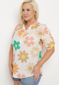 Born2be - Jasnobeżowa Wiskozowa Koszula Zapinana na Guziki z Rękawem Długości 3/4 i Wzorem w Kwiaty Xebbia. Okazja: na co dzień, do pracy, na spotkanie biznesowe. Kolor: beżowy. Materiał: wiskoza. Wzór: kwiaty. Styl: biznesowy, casual #7