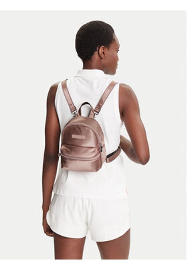 EA7 Emporio Armani Plecak 7W000549 AF15116 U4079 Beżowy. Kolor: beżowy. Materiał: materiał