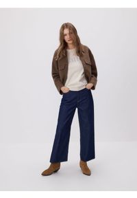 Reserved - T-shirt z haftowanym napisem - beżowy. Kolor: beżowy. Materiał: dzianina, bawełna. Wzór: napisy, haft