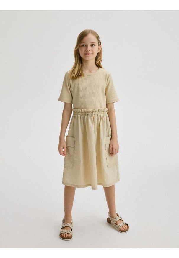 Reserved - Bawełniana sukienka - beżowy. Kolor: beżowy. Materiał: bawełna