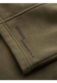 Ombre Clothing - Dopasowane krótkie męskie spodenki dresowe z nadrukami – oliwkowe V4 - Rozmiar: XL. Kolor: oliwkowy. Materiał: dresówka. Długość: krótkie. Wzór: nadruk. Styl: sportowy #9