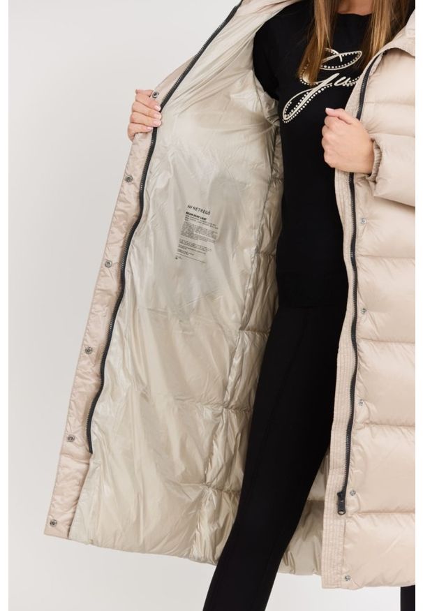 Hetrego - HETREGO Beżowy damski puchowy płaszcz Karen Woman Quilted Coat. Kolor: beżowy. Materiał: puch. Długość rękawa: długi rękaw. Długość: do kolan. Wzór: bez wzorów. Styl: elegancki