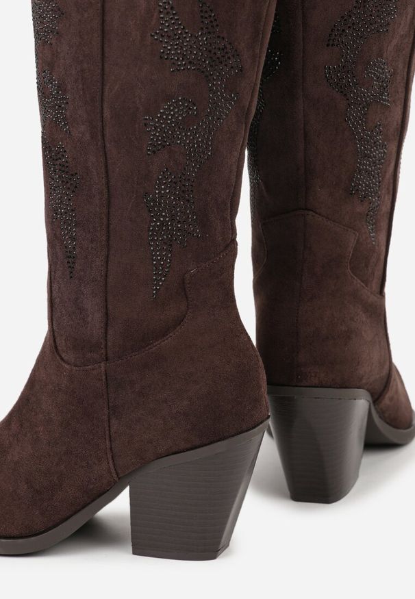 Born2be - Brązowe Kozaki Kowbojki na Stożku z Cholewką Zdobioną Cyrkoniami Zevire. Okazja: na co dzień, na spacer. Kolor: brązowy. Materiał: satyna, wełna. Szerokość cholewki: normalna. Wzór: aplikacja. Obcas: na stożku. Styl: klasyczny, casual. Wysokość obcasa: średni