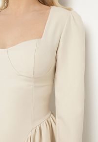 Born2be - Beżowa Rozkloszowana Sukienka z Usztywnianymi Miseczkami Tillimara. Kolor: beżowy. Typ sukienki: dopasowane #5