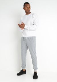 Born2be - Szare Spodnie Dresowe Joggery Analía. Kolor: szary. Materiał: dresówka. Styl: sportowy #3