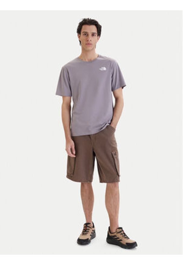 The North Face T-Shirt NSE Box NF0A8GV2 Fioletowy Regular Fit. Kolor: fioletowy. Materiał: bawełna