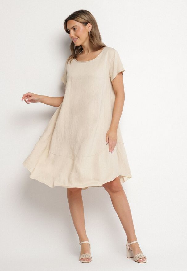 Born2be - Beżowa Rozkloszowana Wiskozowa Sukienka Trivoria. Okazja: na co dzień. Kolor: beżowy. Materiał: wiskoza. Długość rękawa: krótki rękaw. Typ sukienki: rozkloszowane. Styl: elegancki, casual
