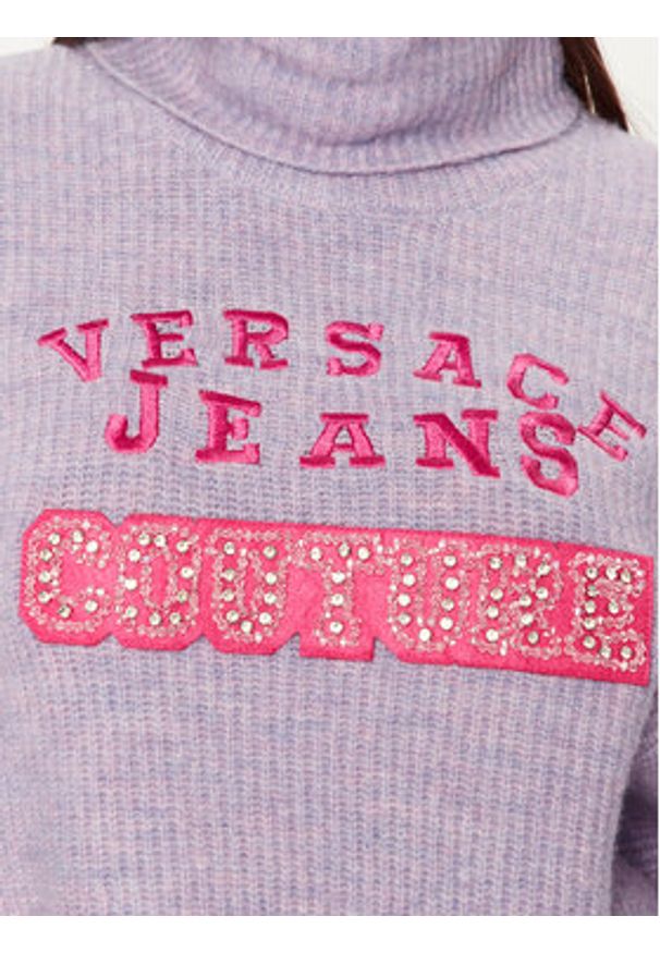 Versace Jeans Couture Golf 75HAFM08 Fioletowy Oversize. Typ kołnierza: golf. Kolor: fioletowy. Materiał: syntetyk