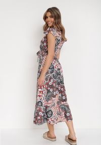 Born2be - Różowa Sukienka Ompheina. Kolor: różowy. Materiał: materiał. Wzór: paisley. Sezon: lato. Typ sukienki: kopertowe. Długość: midi #2